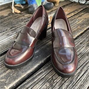 Rouge Helium Chunky Heels Platform Loafers Size 8 EU 38 Burgundy Black Retro